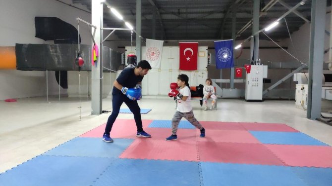 Tekirdağ’da Yüzlerce Öğrenci Kış Spor Okulunda Eğitim Alıyor