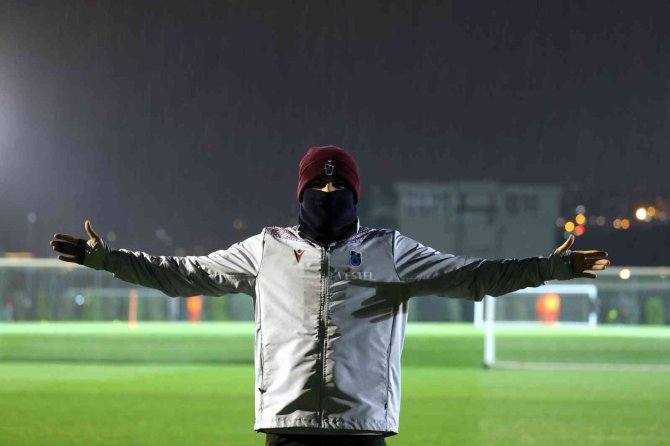 Trabzonspor Yağmur Altında Çalıştı