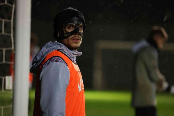 Trabzonspor Yağmur Altında Çalıştı