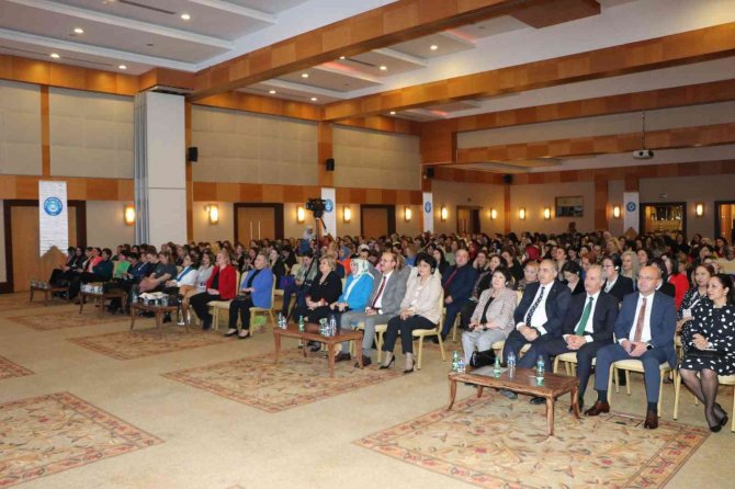 “Türk Dünyasında Sosyal Hayat Ve Çalışma Hayatında Kadın” Konulu Kurultay Gerçekleştirildi