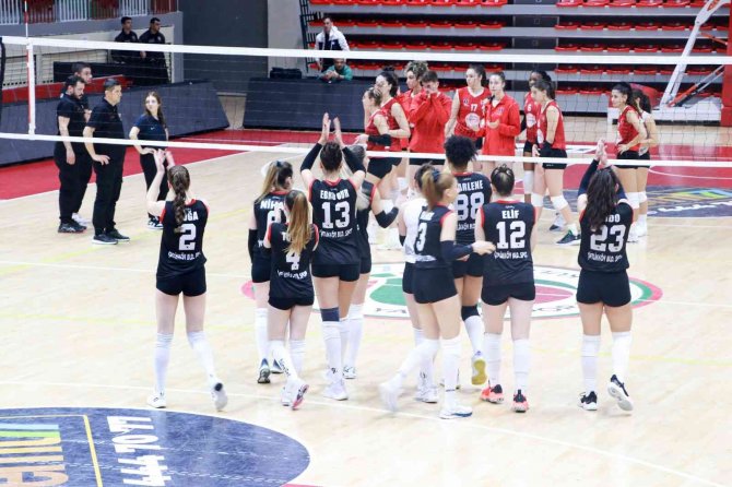 Çiftlikköy Sultanları İlk Galibiyetini Havran’a Karşı Aldı