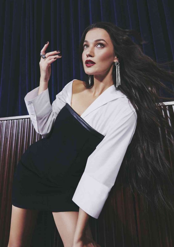 Oyuncu Pınar Deniz Network Markası İçin Kamera Karşısında