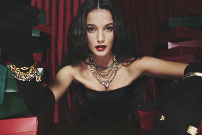 Oyuncu Pınar Deniz Network Markası İçin Kamera Karşısında