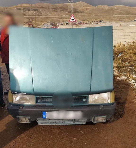 Van’da Çalıntı 3 Otomobil Ele Geçirildi, 20 Kişi Tutuklandı