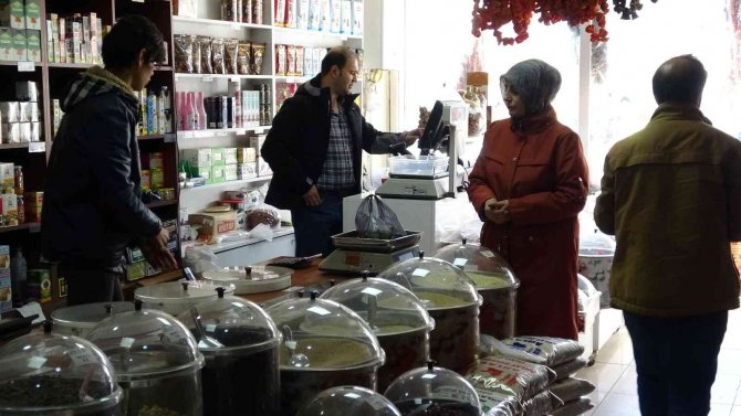 Soğuk Hava Aktarlardaki Yoğunluğu Artırdı