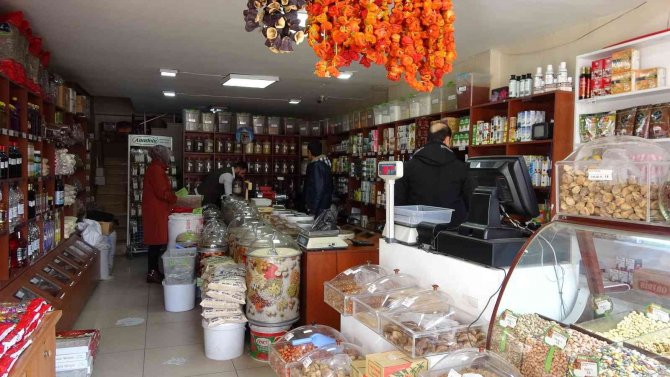 Soğuk Hava Aktarlardaki Yoğunluğu Artırdı