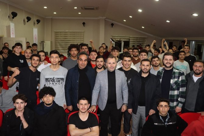 Tutuk, Dünya Kupası Finalini Üniversite Öğrencileriyle İzledi
