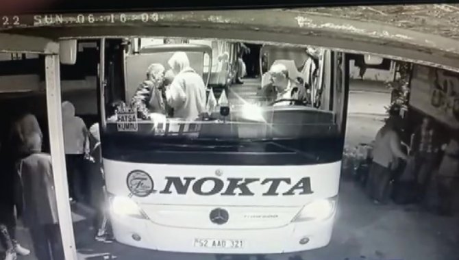 Ümraniye’de Terminal Hırsızları İş Başında: Yaşlı Yolcunun Cüzdanını Çaldılar