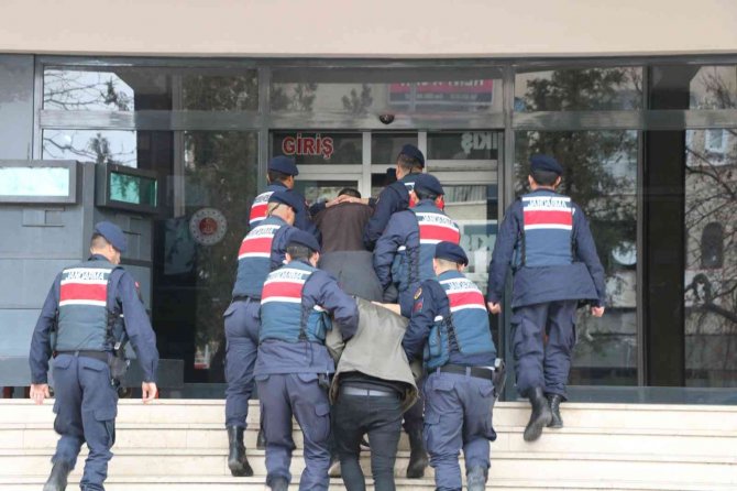 Malatya’da 22 Yazlığı Soyan Hırsızlar Yakalandı