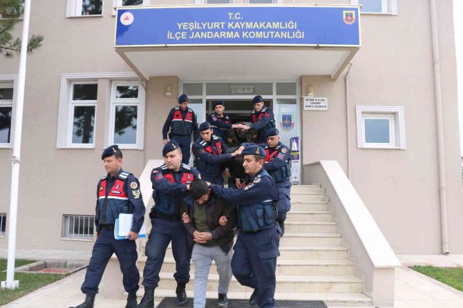 Malatya’da 22 Yazlığı Soyan Hırsızlar Yakalandı