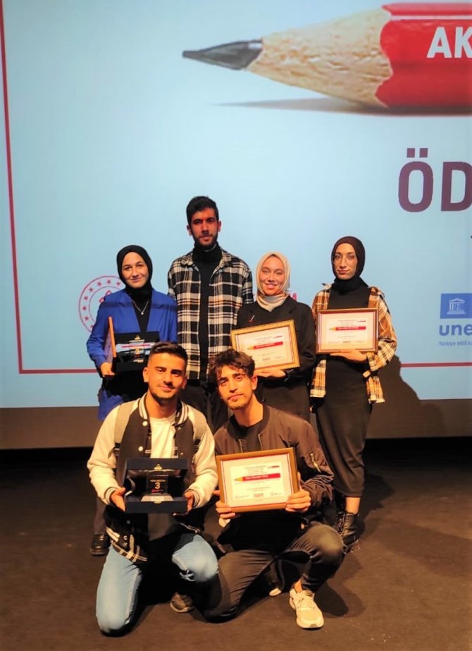 Zbeü İ̇letişim Fakültesi Öğrencileri Yarışmadan Ödüllerle Döndü