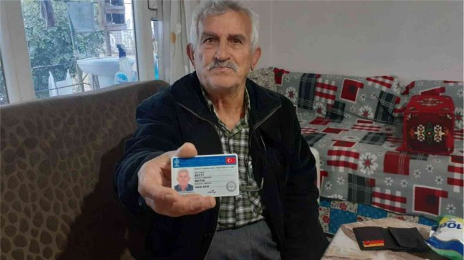 "Halk Şairi Unvanı Ve Kimliği" Verilen Seyfi Metin, 11 Yaşında Gördüğü Rüya Sonrası Yüzlerce Şiir Yazdı, 3 Şiir Kitabı Çıkardı