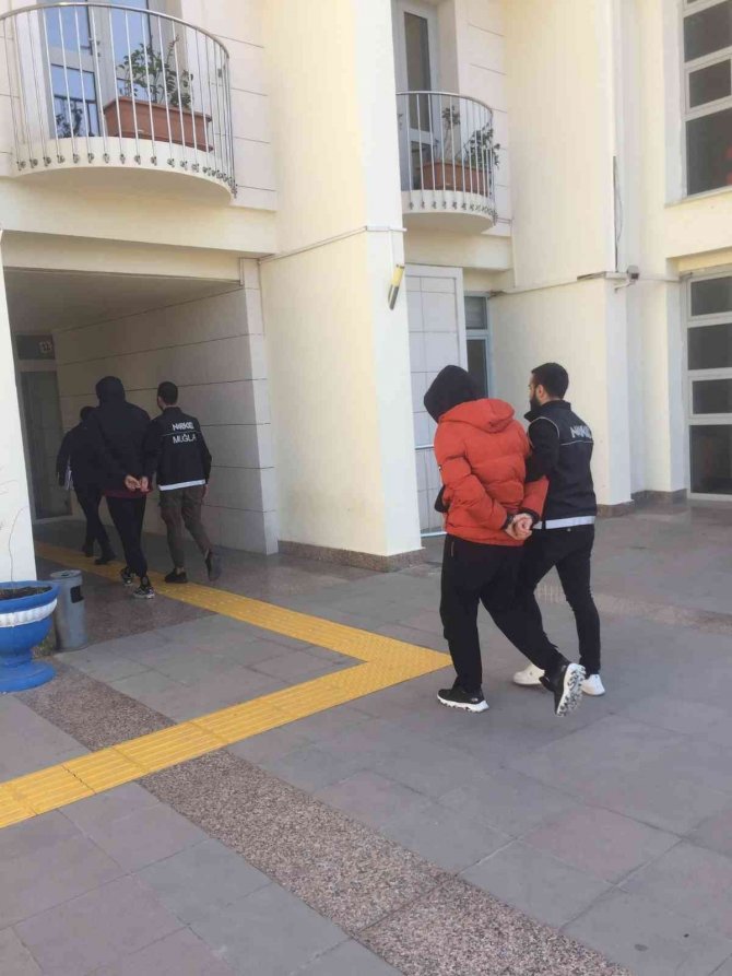 Şüpheli Şahıslardan 340 Gram Uyuşturucu Madde Ele Geçirildi