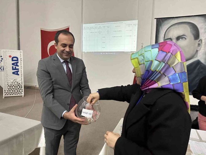 Sel Afetinde Yıkılan Dairelerin Yerine Yapılan Toki̇ Konutlarında Teslim Başladı