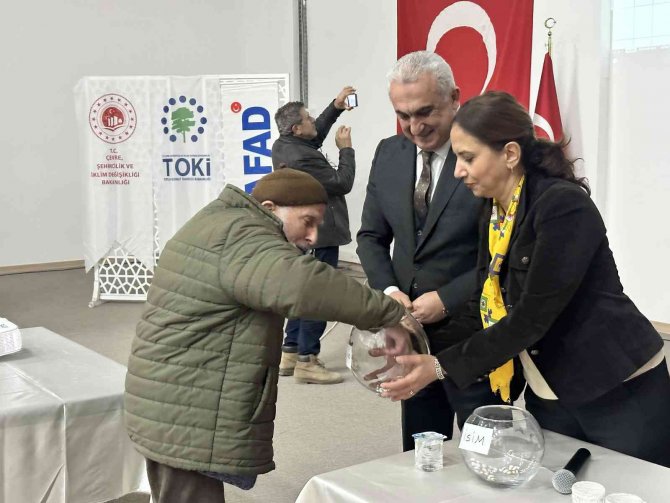 Sel Afetinde Yıkılan Dairelerin Yerine Yapılan Toki̇ Konutlarında Teslim Başladı