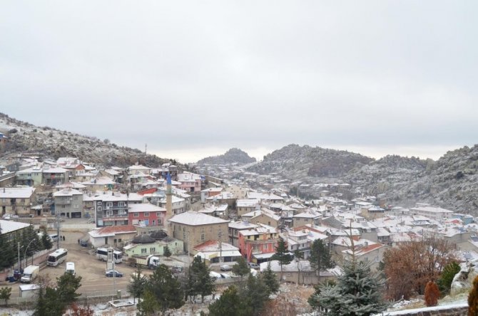 Kocatepe Beyaza Büründü