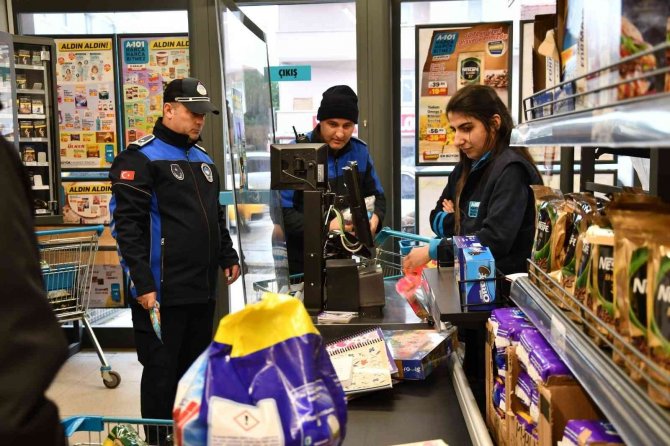 Altınova’da Zincir Marketlerde Sıkı Denetim