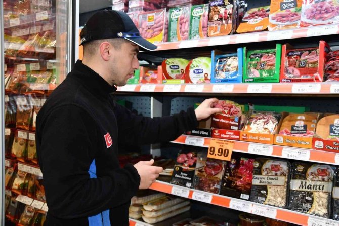 Altınova’da Zincir Marketlerde Sıkı Denetim