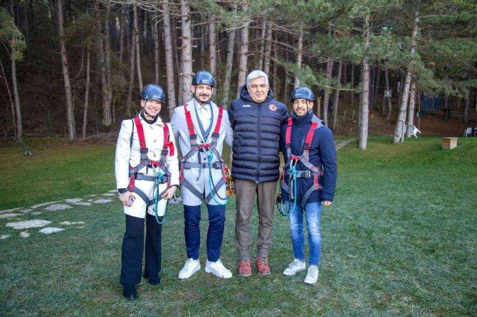 Dünya Şampiyonları Termal Kasabayı Gezdi, Zipline Yaptı