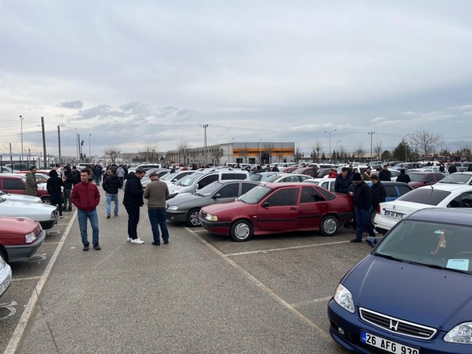 Asgari Ücret Zammı Öncesi Oto Pazarlarında Yoğunluk Yaşanıyor