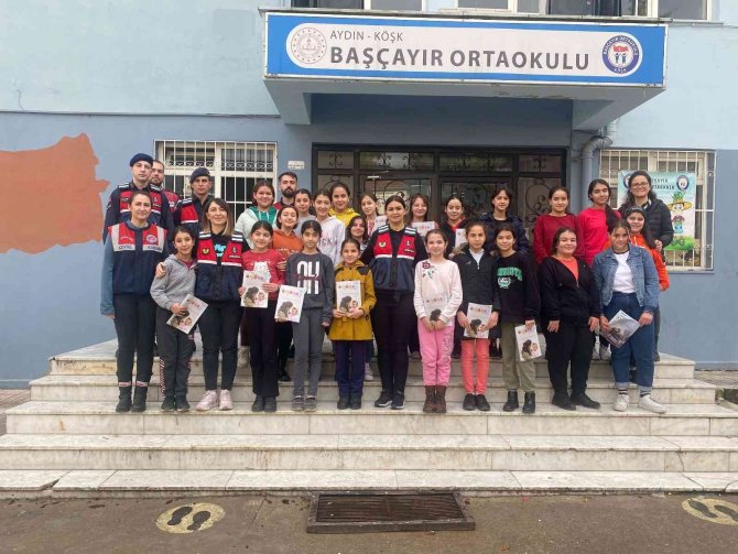 Jandarma Ekipleri Köşklü Öğrencileri Bilgilendirdi