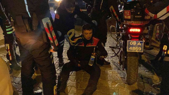 Şüpheli Otomobili Durdururken Ticari Araç Ayağını Ezdi