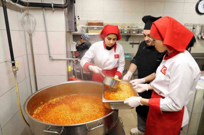 Bağcılar’da Liseli Öğrencileri Yemek Pişirme Eğitimi Alıp, Gelir Elde Ediyor
