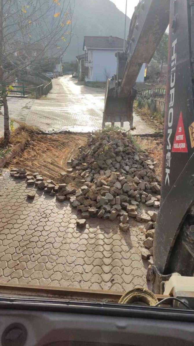 Yürüyüş Yolu Yenileniyor