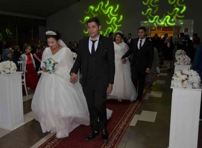 Beraber Geldikleri Dünyada, Beraber Dünya Evine Girdiler