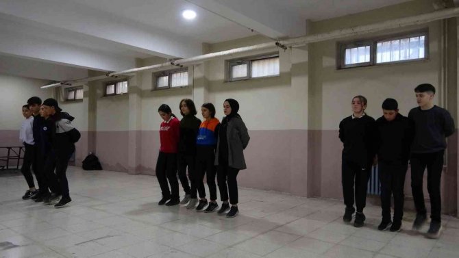 Tatvan’da Halkoyunları Kursuna Yoğun İlgi