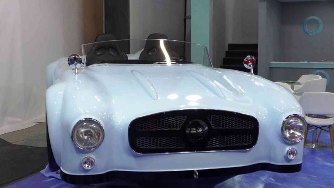 Boat Show Fuarında 1960 Model Klasik Araba İlk Kez Sergilenerek Görücüye Çıktı