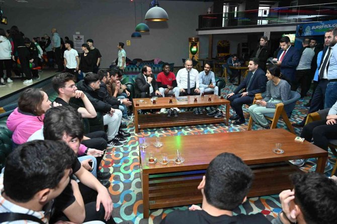 Liseliler Bowlingle Stres Atıyor