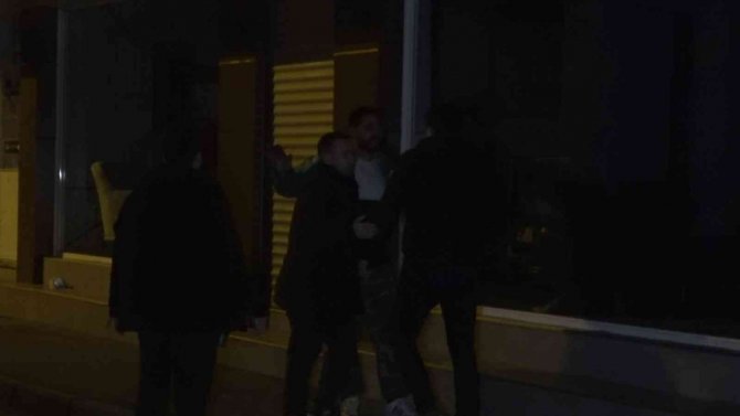 Kaza Yapan Alkollü Sürücü Ceza Yiyeceğini Anlayınca Polislere Direndi