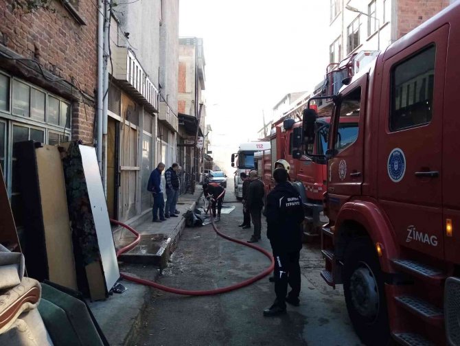 Mobilya İmalathanesinde Korkutan Yangın
