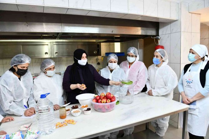 Çiğlili Kadınların Buluşma Adresi: Mor Akademi