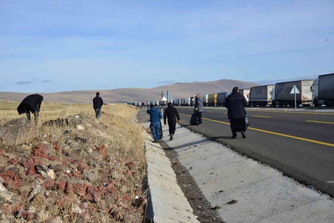 Çıldır-aktaş Gümrük Kapısında Çevre Temizliği