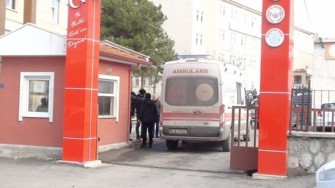 Lise Öğrencisi Okul Önünde Bıçaklandı