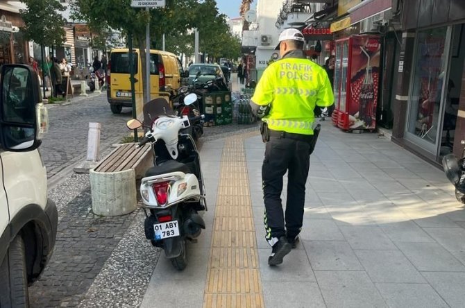 Datça’da Trafik Ekipleri Engelleri Kaldırıyor