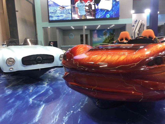 Boat Show Fuarında 1960 Model Klasik Araba İlk Kez Sergilenerek Görücüye Çıktı