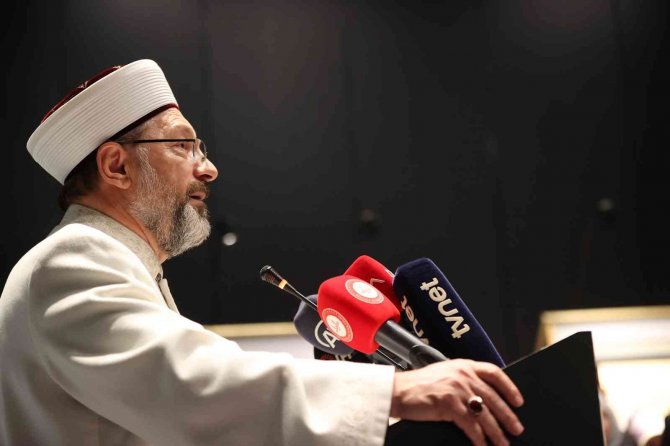 Diyanet İ̇şleri Başkanı Erbaş, İ̇stanbul’da ‘Kelime-i Tevhid Hat Eserleri Sergisi’ni Açtı