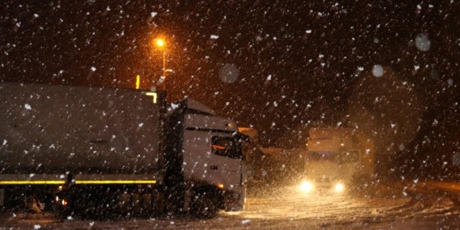 Erzincan’ın Yüksek Rakımlı Geçit Noktalarında Kar, Tipi Etkili Oldu