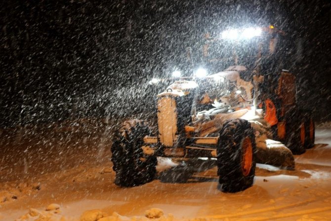 Erzincan’ın Yüksek Rakımlı Geçit Noktalarında Kar, Tipi Etkili Oldu