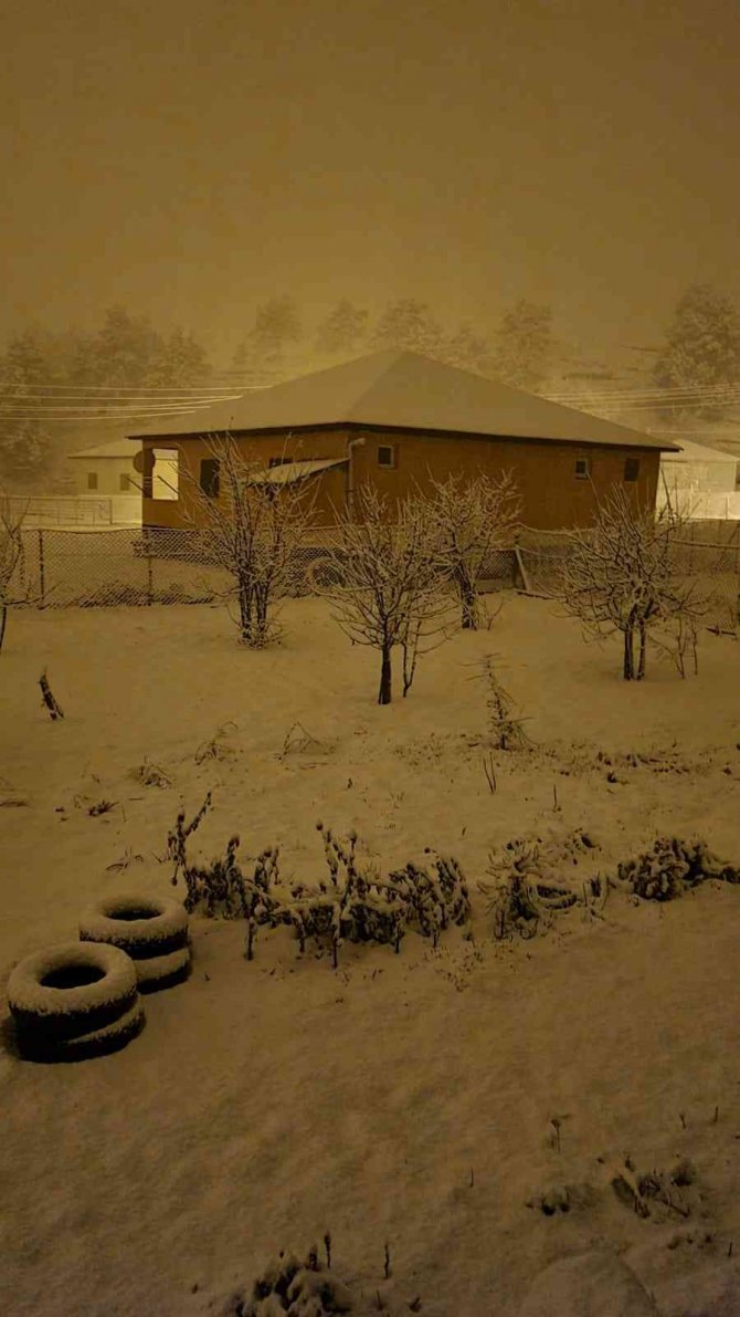 Tufanbeyli’de Yoğun Kar Yağışı