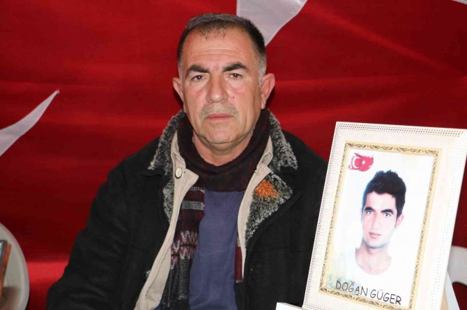 Diyarbakır’da Aileler, 4 Yıldır Hdp’nin Kapısında Evlatlarının Yolunu Gözlüyor