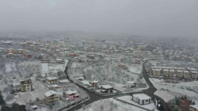 Hacılar Beyaza Büründü