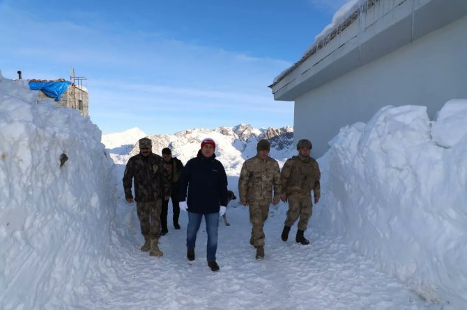 Karlı Üs Bölgelerinde Vatan Nöbeti