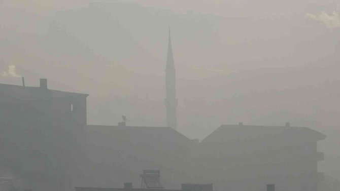 Yüksekova’da Yoğun Sis: Görüş Mesafesi 10 Metreye Kadar Düştü