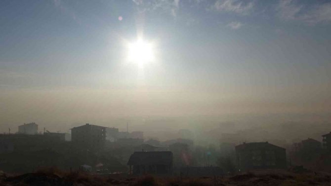 Yüksekova’da Yoğun Sis: Görüş Mesafesi 10 Metreye Kadar Düştü