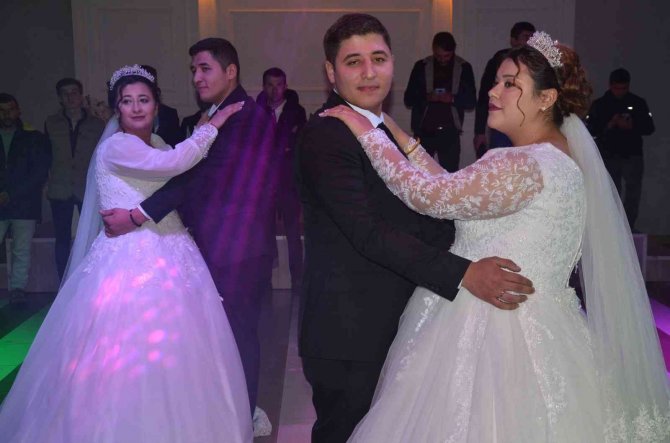 Beraber Geldikleri Dünyada, Beraber Dünya Evine Girdiler