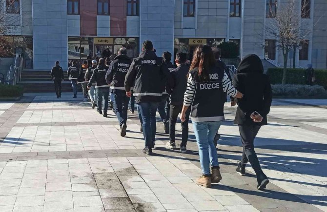 Çok Sayıda Uyuşturucu Ele Geçirildi
